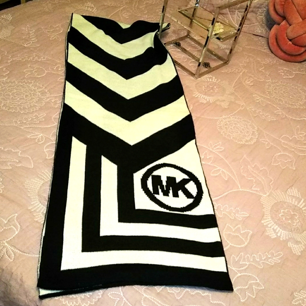 Oversized 🌼MK🌼 Logo Pashmina 🌼